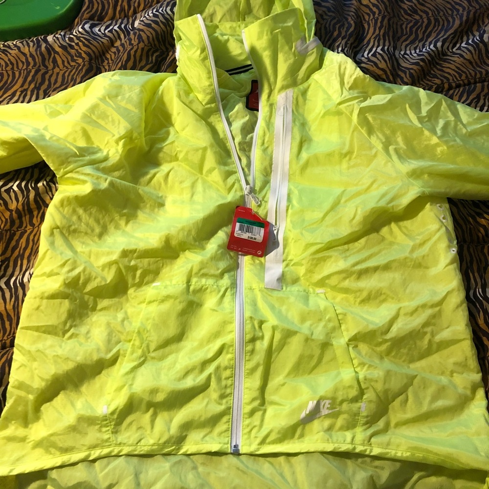 Nike woman track jacket